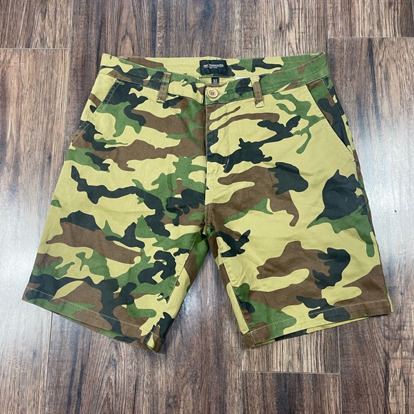 OBEY CAMO SHORTS - Picture 1 of 5